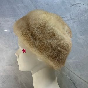 Gorgeous blonde vintage fur hat with caramel highlights  - gorgeous and soft